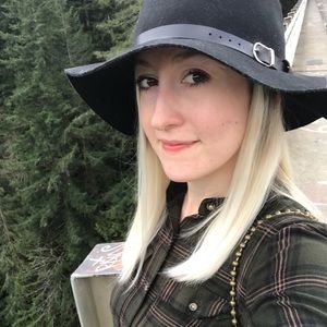 Meet your Posher, Dana